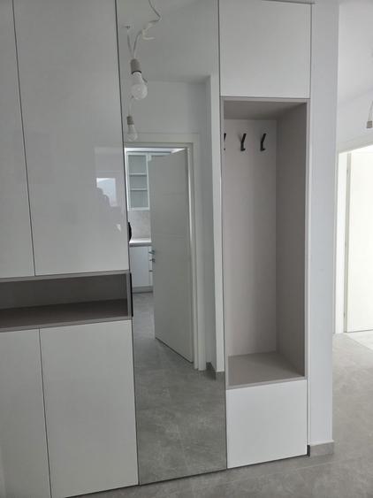 Apartament cu 3 camere decomandat în Tractorul