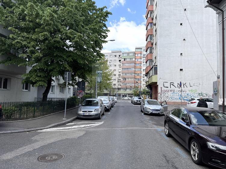 Casă individuală cu 6 camere cu Canalizare în Moșilor