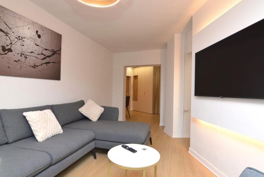Apartament cu 3 camere decomandat, mobilat în Unirii