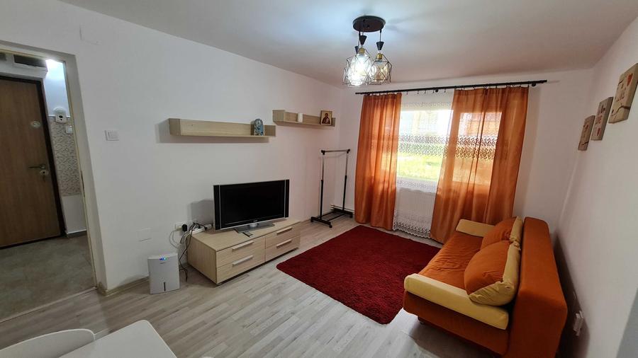 Apartament cu 3 camere semidecomandat în Kogălniceanu