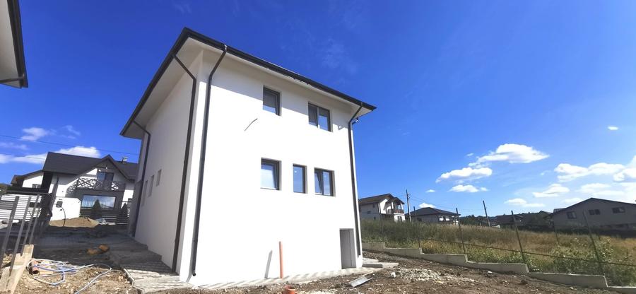 Casă cu 4 camere cu Teren 330 Mp în Bucium
