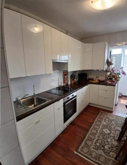 Apartament cu 4 camere decomandat, mobilat în Apărătorii Patriei