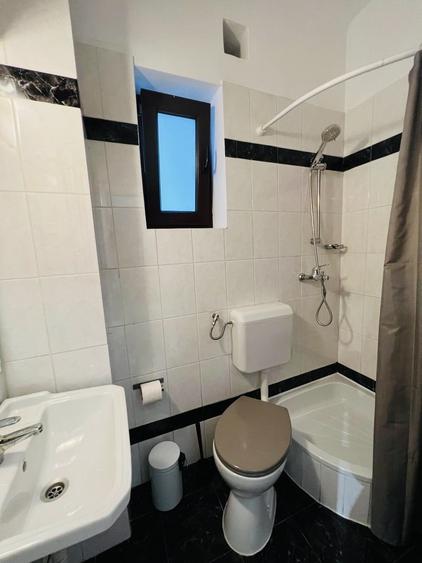 Apartament cu 4 camere semidecomandat în Primăverii