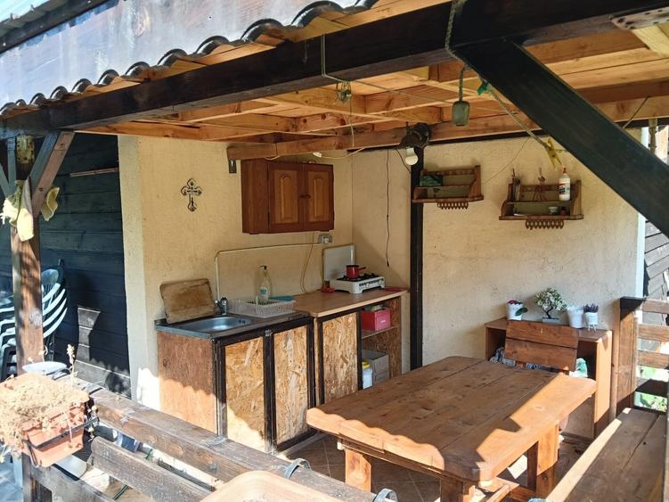 Casă individuală cu 2 camere cu Teren 2451 Mp în Sângeru