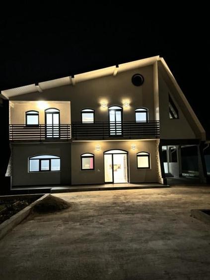 Casă individuală cu 6 camere cu Canalizare în Sărata (Sărata)