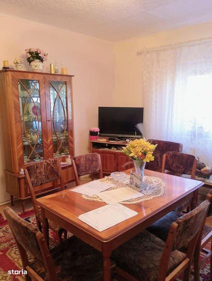 Casă cu 6 camere cu Teren 570 Mp în Ghirodei