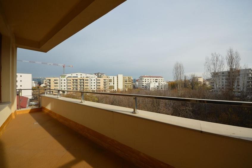 Apartament cu 3 camere semidecomandat, mobilat în Herăstrău