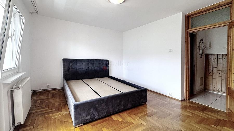 Apartament cu 4 camere decomandat în Noua