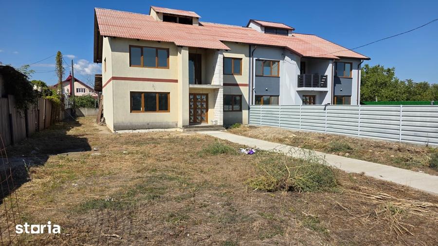 Casă cu 5 camere cu Teren 700 Mp în Garoafa