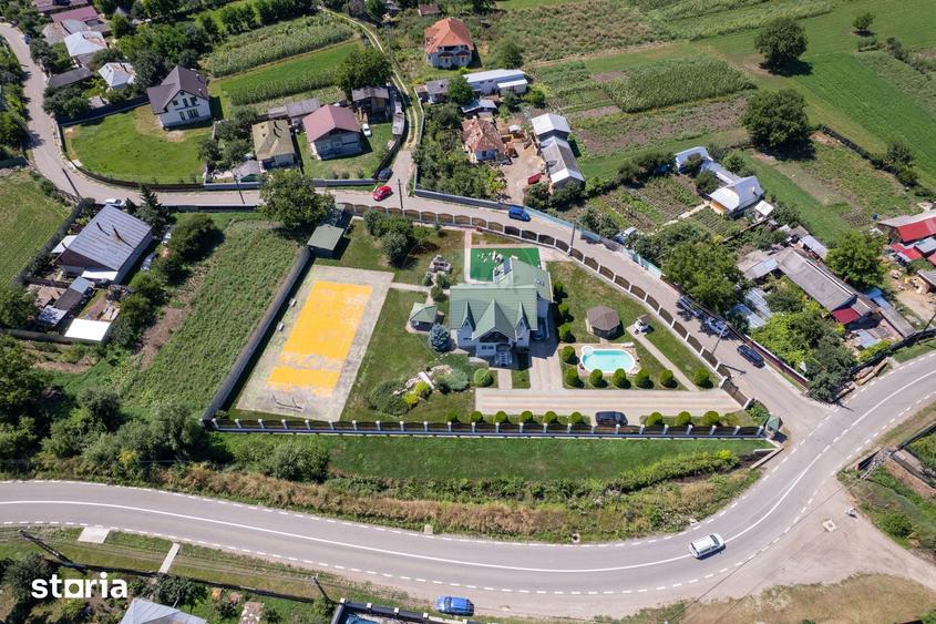 Casă cu 7 camere cu Teren 3093 Mp în Girov