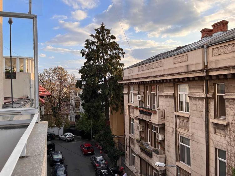 Apartament cu 2 camere decomandat în Cișmigiu