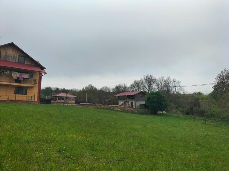 Teren Construcții intravilan de 1020 mp, în Nord
