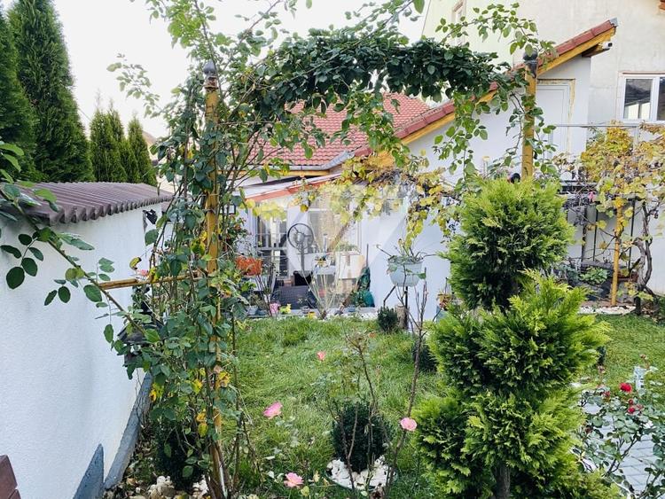 Casă individuală cu 4 camere cu Canalizare în Trei Stejari