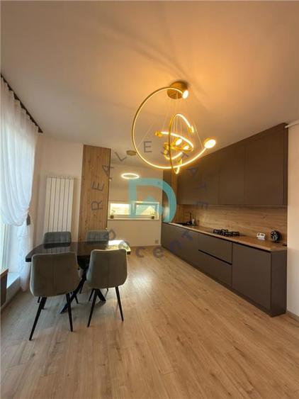 Apartament cu 3 camere decomandat în Tractorul