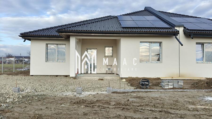 Duplex cu 3 camere cu Canalizare în Cristian
