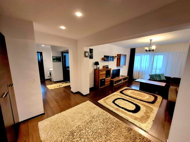 Apartament cu 4 camere decomandat în Nicolina