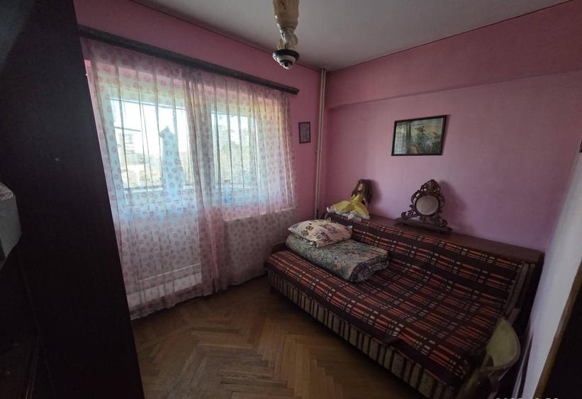 Apartament cu 4 camere decomandat în Central