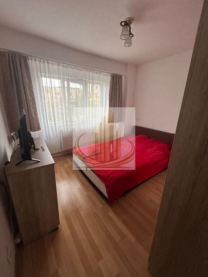 Apartament cu 5 camere decomandat, mobilat în UMT