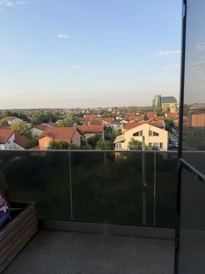 Apartament cu 3 camere semidecomandat, mobilat în Pipera