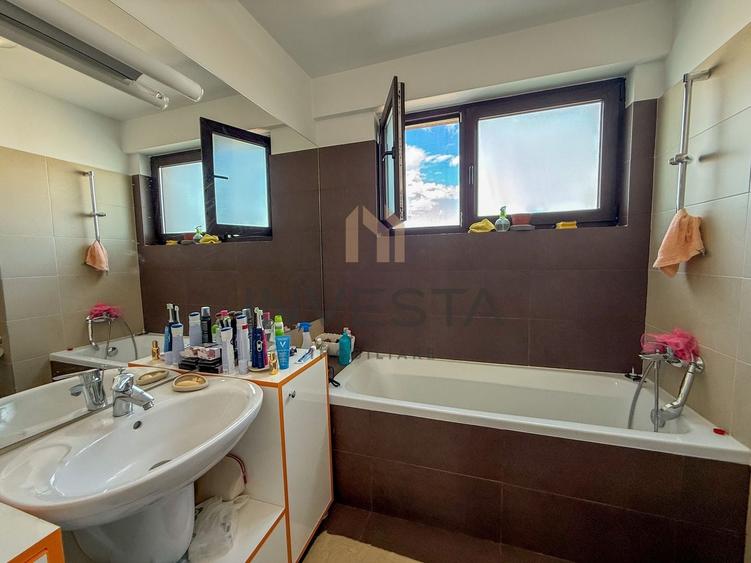 Apartament cu 4 camere semidecomandat, mobilat în Bună Ziua