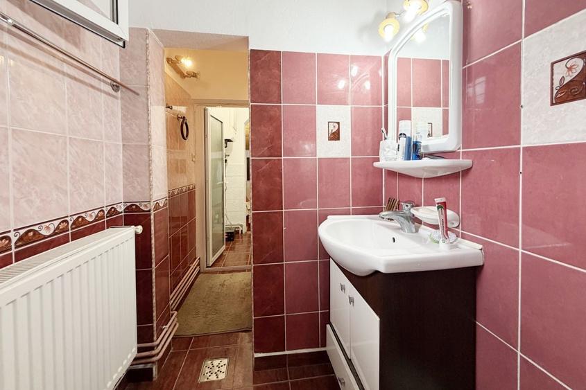 Casă individuală cu 3 camere cu Canalizare în Pucioasa