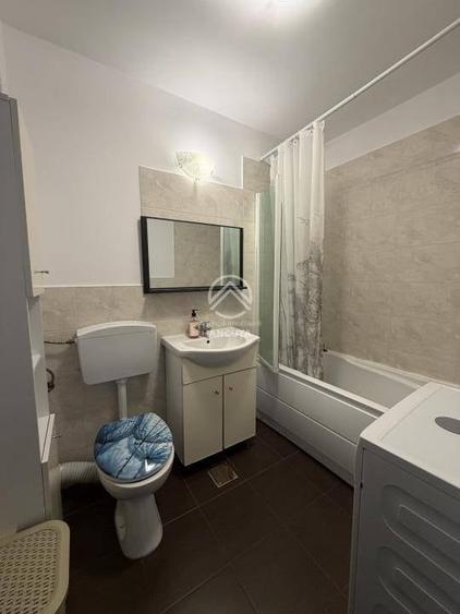 Apartament cu 2 camere semidecomandat în Tăuți