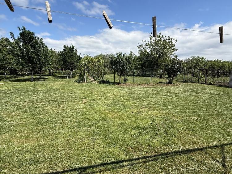 Casă cu 4 camere cu Teren 1439 Mp în Central