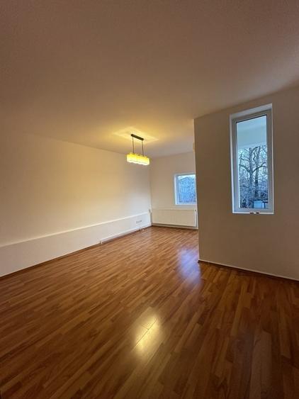 Casă cu 5 camere cu Teren 400 Mp în Central