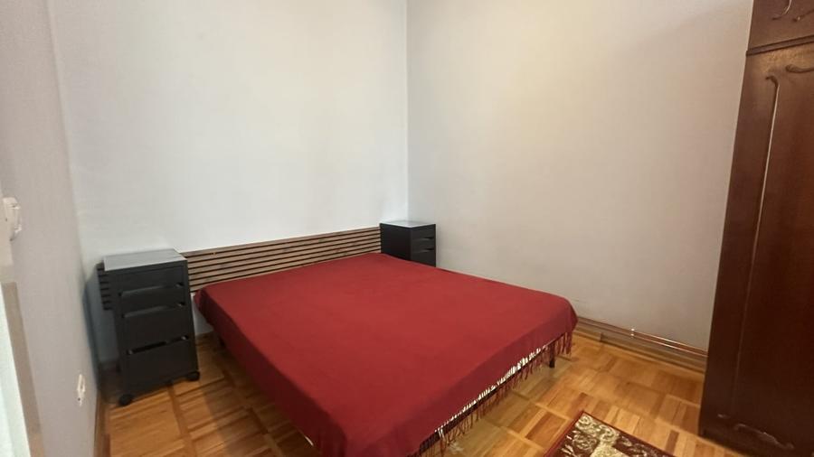 Apartament cu 3 camere semidecomandat, mobilat în Ultracentral