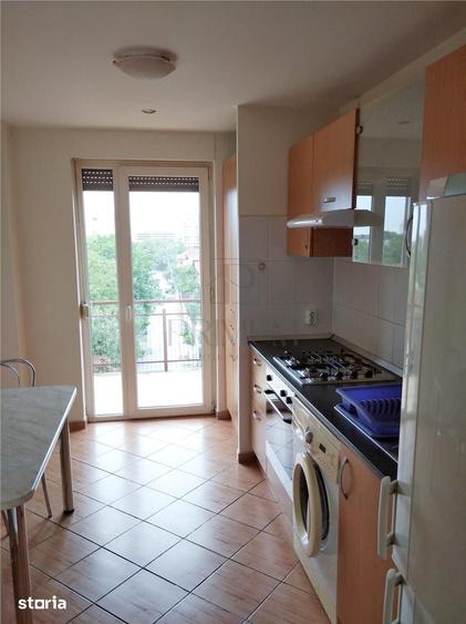 Apartament cu 3 camere decomandat în Aradului