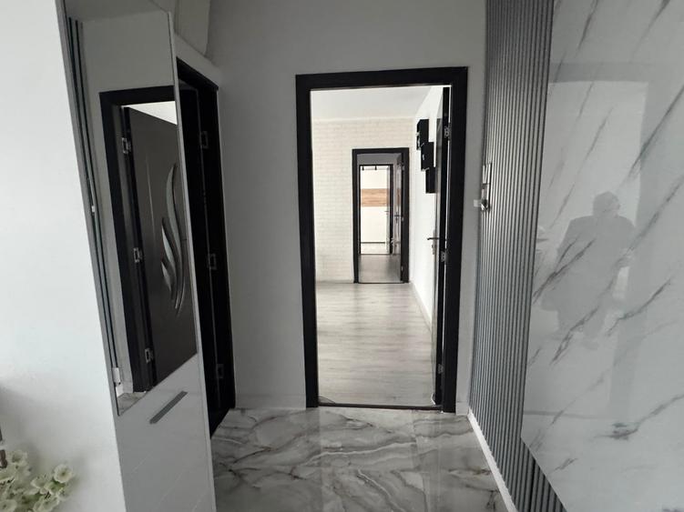 Apartament cu 3 camere semidecomandat în Spitalul Județean