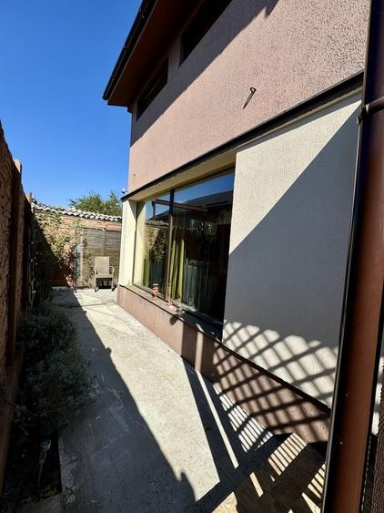Casă cu 3 camere în Centură