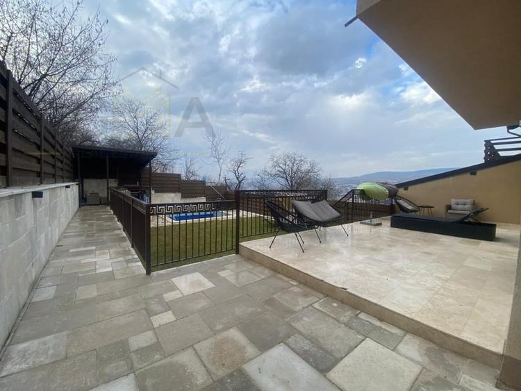 Casă individuală cu 5 camere cu Canalizare în Gruia