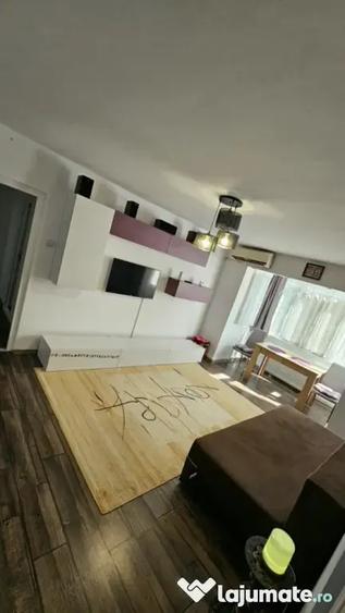 Apartament cu 3 camere semidecomandat în Tomis Nord