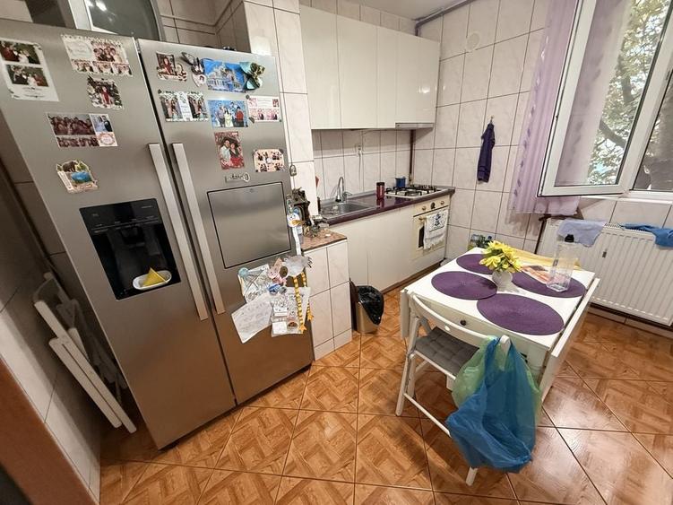 Apartament cu 3 camere decomandat în Runcu