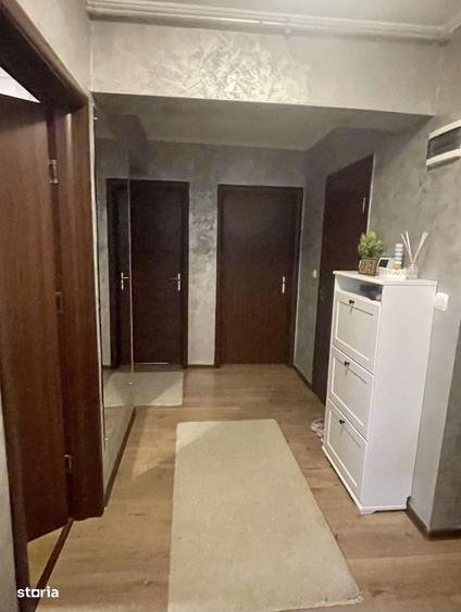 Apartament cu 3 camere decomandat, mobilat în Central — fotografia 3