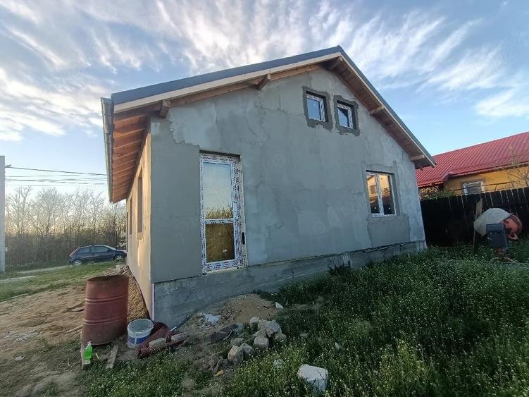 Casă cu Teren 400 Mp în Malu Mare