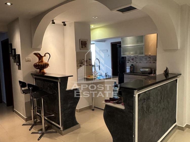 Apartament cu 3 camere semidecomandat, mobilat în Ultracentral