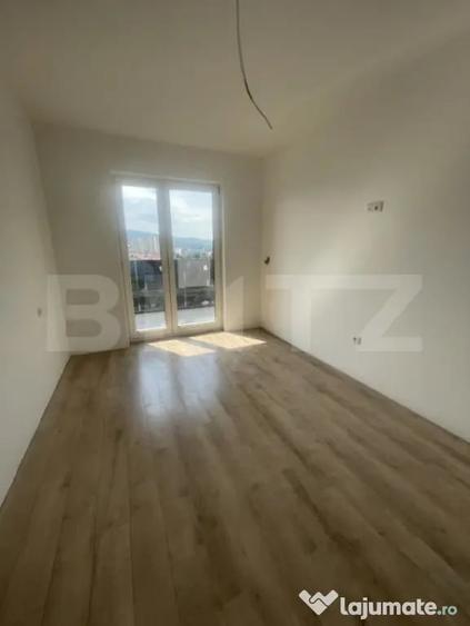 Apartament cu 3 camere decomandat în Independenței