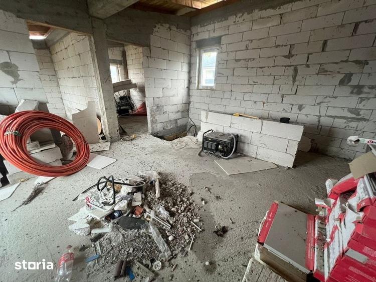Casă cu 5 camere cu Teren 500 Mp în Chinteni