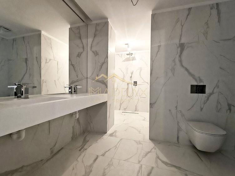 Apartament cu 4 camere semidecomandat în Floreasca