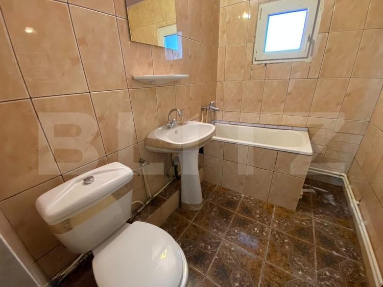 Apartament cu 3 camere semidecomandat, mobilat în Baciu