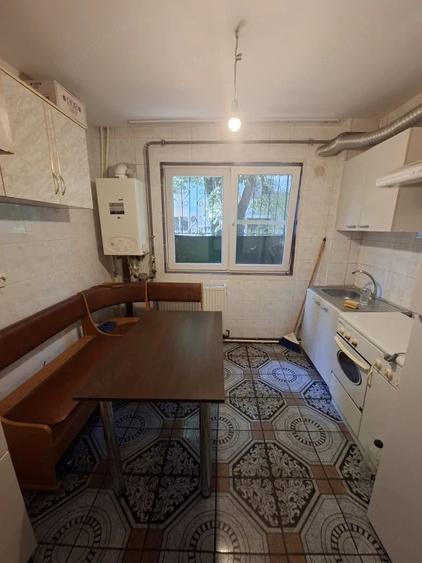 Apartament cu 2 camere semidecomandat, mobilat în Rovine