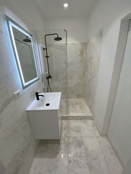 Apartament cu 4 camere semidecomandat în Domenii