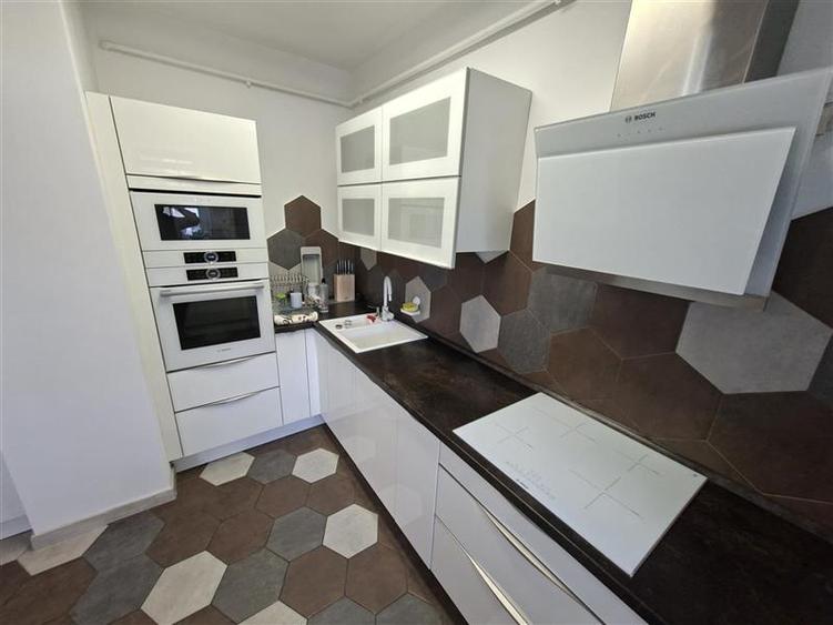 Apartament cu 3 camere semidecomandat, mobilat în Gheorgheni
