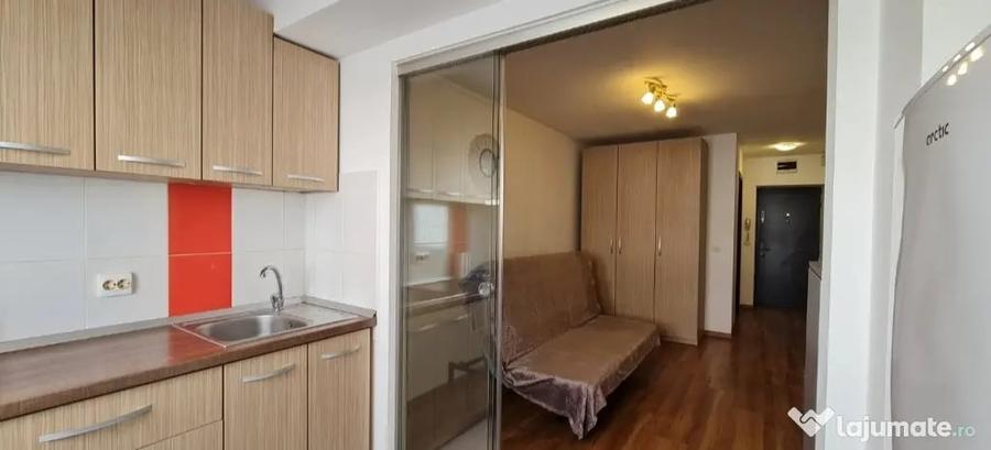 Garsonieră decomandată în Central