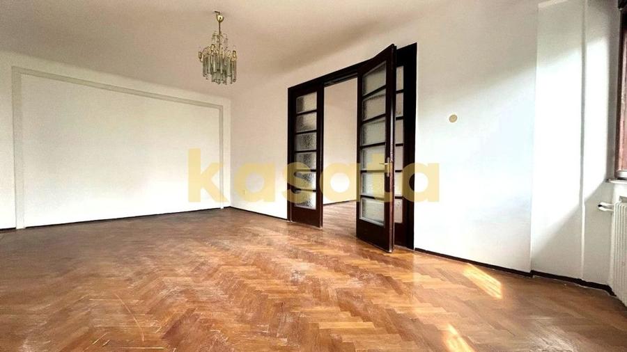 Apartament cu 4 camere circular în Banu Manta