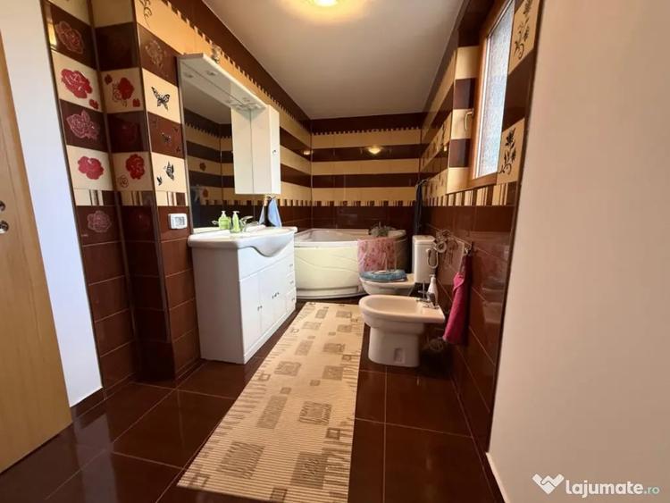 Casă cu 5 camere cu Teren 506 Mp în Giroc