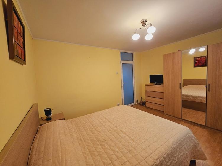 Apartament cu 3 camere semidecomandat, mobilat în Vitan Mall