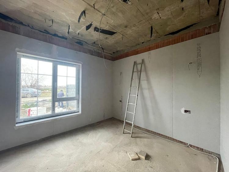 Duplex cu 4 camere cu Canalizare în Urseni